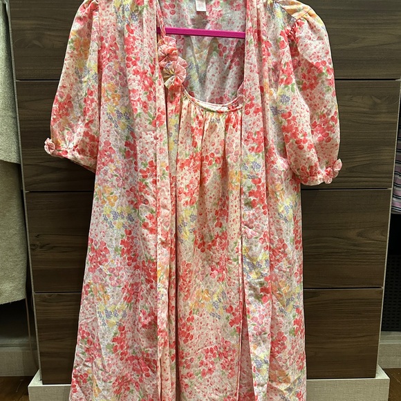 Oscar de la renta nightie and robe - Picture 3 of 3